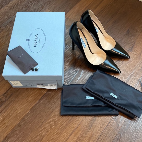 NWT Prada Black Saffiano Pump w Black Sole 41 - Picture 1 of 8